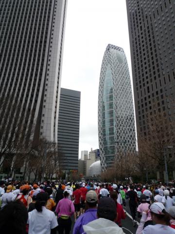 スタート直後　3万5千人のランナーが東京の街に繰り出しました。