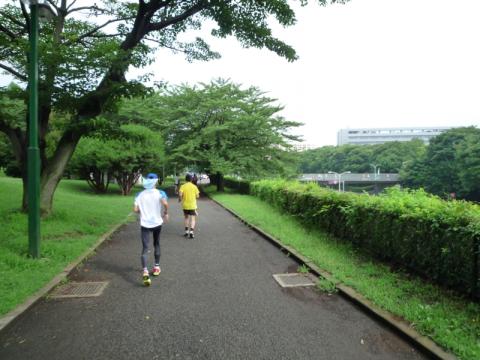 1キロ付近
遠くに見える橋は、スタート直後と１キロ過ぎの2回渡ります。