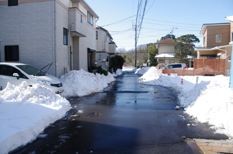 まずは生活道路を確保するために、住民総出で除雪完了