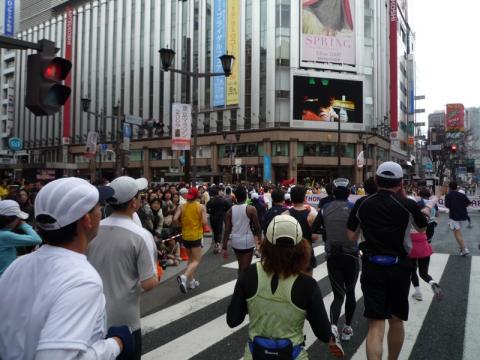 銀座四丁目交差点　本当に大勢の方が応援してくれました。