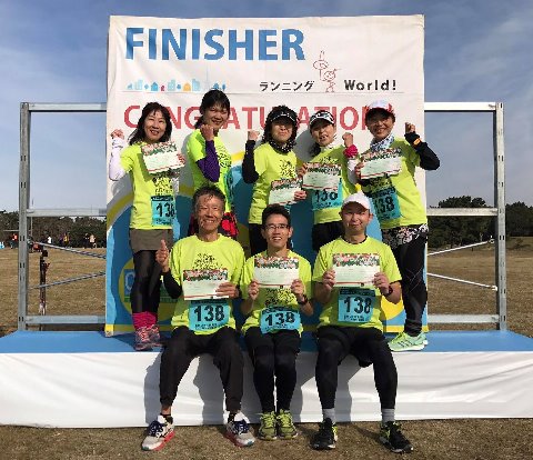 これが今回ご一緒した皆さんです。ポーズは優勝チーム並み!?