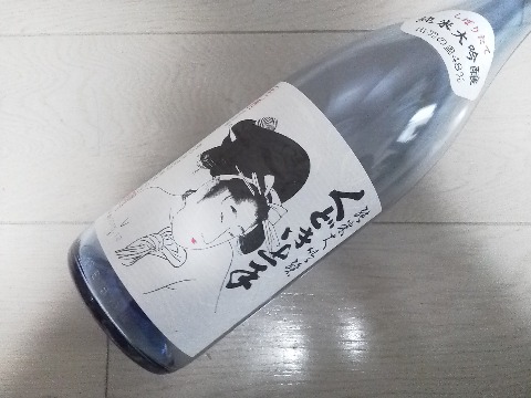 今日は先日飲んだ，山形県亀の井酒造の「くどき上手　純米大吟醸しぼりたて」をご紹介しましょう．華やかな香りが好きで以前から時々飲んでいる銘柄ですが，このしぼりたては甘めに造ってあって，日本酒に飲み慣れていない女性にも良さそうだなと思いました．　酒名の「くどき上手」は，こんなラベルですが女性を口説くのではなく，戦国時代の武将が相手を武力によらず誠心誠意「説き伏せる」，魅了する，そんな意味なのだそうです．