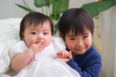さて,いかにも年寄りのような孫バナは避けたいのですが,まあたまにはね.埼玉にいる次男一家の3歳のおにいちゃんと5ヶ月の妹です.パパは名古屋に単身赴任中ですけどね.