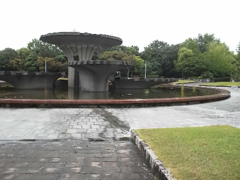 春日公園は相当広い公園で，こんな噴水もあります．
