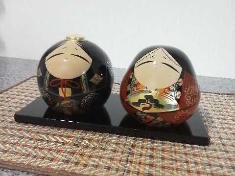 これは,山口の伝統工芸品である大内人形のお雛さまです.昔,3年ほどいた山口県から広島に戻る時に,一緒に仕事をした仲間からいただいたものです.30年ぶりくらいのお礼になりますが,M社防府工場の皆さん,ありがとうございました.