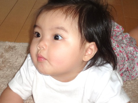 目的は,久々の孫との対面です.3歳の兄もよりお兄ちゃんらしくなっていましたが,写真はレディ優先で8ヶ月の妹だけです.泣かれる覚悟をしてましたが,そんなこともなくしっかり抱っこさせてくれました.