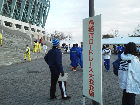 スタート・フィニッシュは,Jリーグサガン鳥栖の本拠地スタジアム横です.やっぱりサッカー専用競技場はきれいだし試合も見やすそう.サンフレッチェ広島にも欲しいですね.