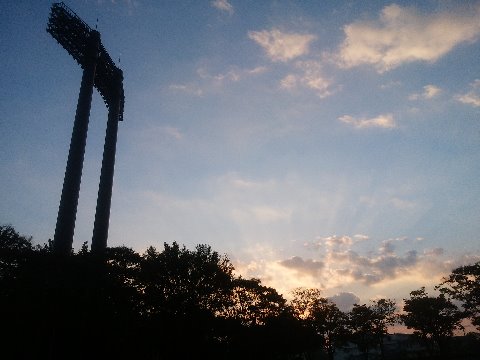 今朝の東の空です。サボっている間に、ずいぶん日の出が遅くなりました。