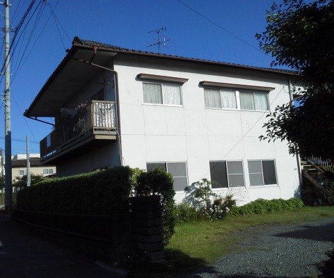その候補のアパートです．まだ日程がはっきりしませんが，何にしてもこの夏はいろいろ大変そうです．