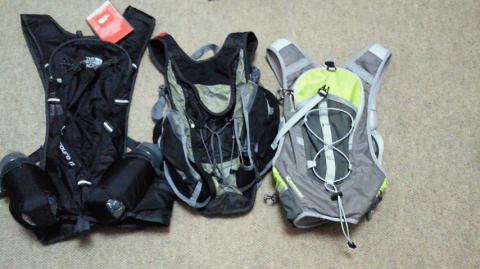 左からThe North Face Enduro 13（未使用）白馬に間に合わなかった！ノースフェース　マーチンウイングプロ2Lランナーズマラニックパックプラスライト II