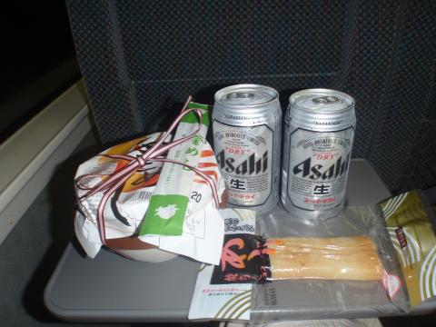 帰りのしなのでようやくアルコールとつまみをゲット!
今日の自分へのご褒美!
湘南さんはまだ運転中なので申し訳ないと思いながら・・・・・
もう一本追加して飲んでしまった。