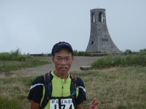 美ヶ原手前の歩行区間で湘南さんにお会いできた。
美しの塔前で記念撮影!