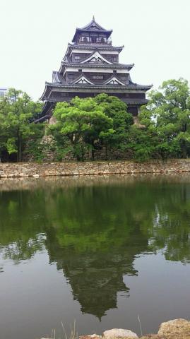 広島城はお堀からのほうが美しい!?