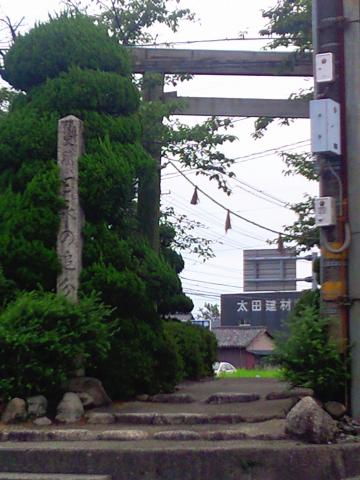 日永の追分の鳥居も昔の人の寄贈でたったそうだ。