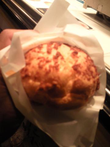 一軒目はクッキーシュークリーム