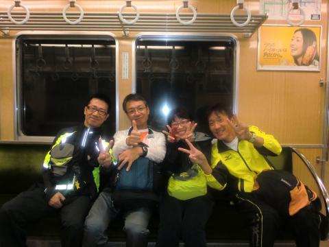 帰りの楽しい車内にて・・・のはずですが。
すんません。
撮った記憶がありません(笑)。