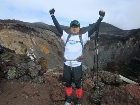 山頂にて、初登頂に満足の図
