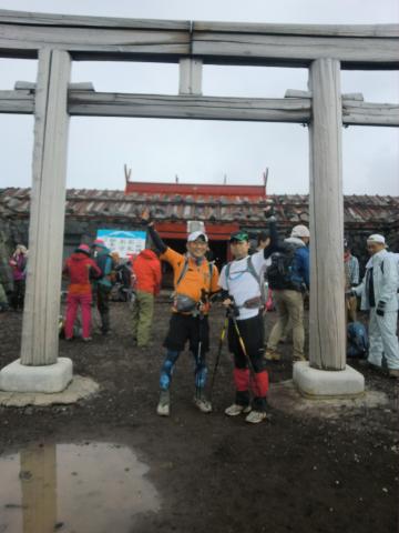 山頂での記念ポーズ