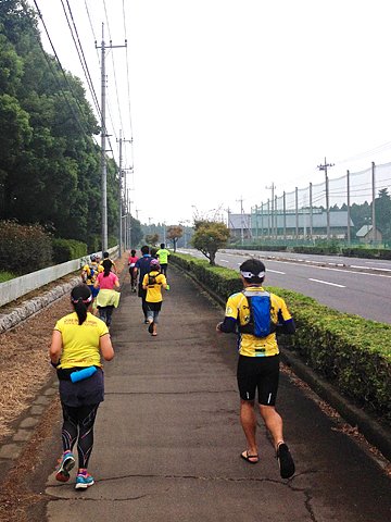 新コースも平坦・直線が多いです。多少アップダウンもありますが、30km手前なので、意外と楽かも。