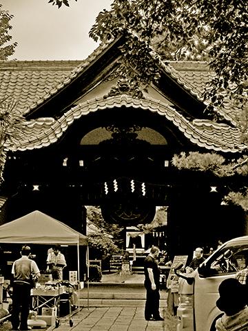 毎週第2土曜日は朝市が開かれます。