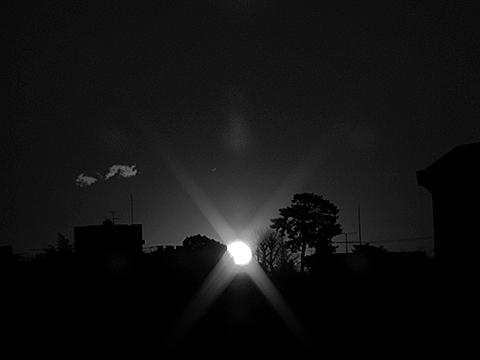 初日の出。関東地方は元旦にふさわしい清々しい朝でした。