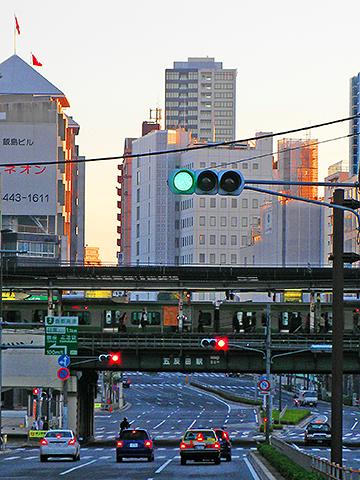 閑散とした五反田駅。
