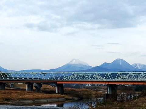 由布岳も雪化粧