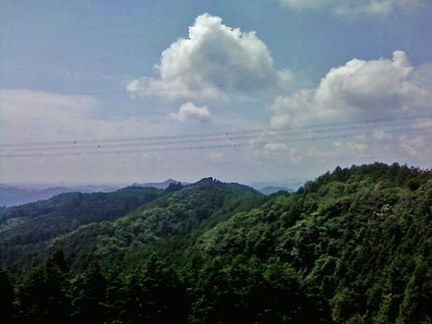 たまに、見晴らしが良いところがあり、遠くまで山なみが望めます。