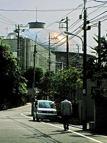 我が町西馬込のシンボル、水道タンク。ここから世界征服を企んでいます。