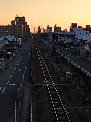 鉄道は単線。 車両は1両または2両編成。