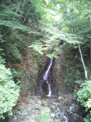 滝からの空気はこの時期気持ち良過ぎてなかなか離れられない！