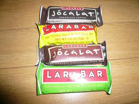 噂のLalabar。上からチョココーヒー、レモンパイ、チョコレート、アップルパイです。