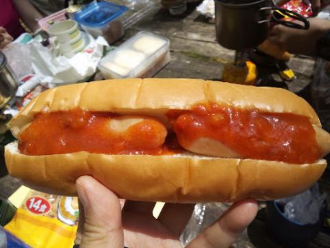 これが噂のビリケンドッグ。美味しくて２本も頂いてしまいました・・・。消費カロリー＜摂取カロリー（涙）