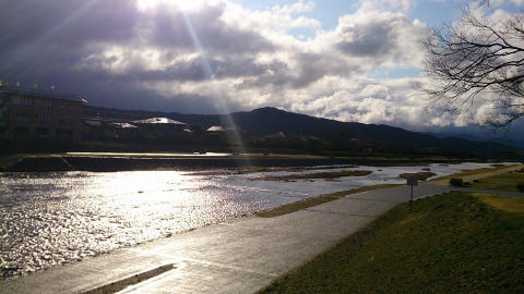 北大路通りから賀茂川を臨む。