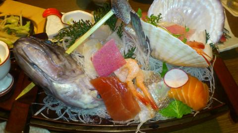 打上げはトロさんが予約してくれた、「おおーい北海道」
生ビール200円、3人で1万円しなかった!
幸せ~♪