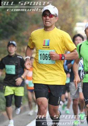 陸橋の坂を上っているところ
腕振りで何とかペース維持
