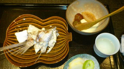 この店の名物、真鯛の塩釜焼き
いちじくと巨峰、豆乳プリン