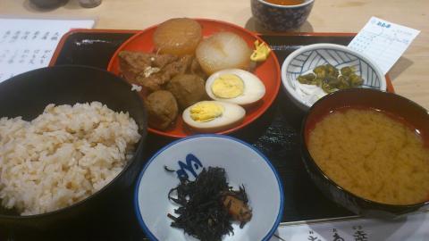 木曜の晩に帰国
金曜のランチは当然和食!
お多幸のおでん定食でほっこり♪