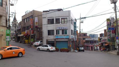 途中こんな町の坂道を走り