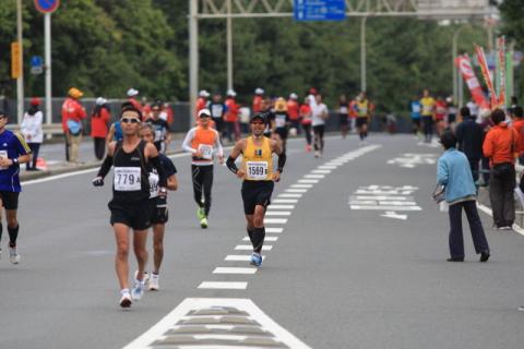 湘南国際の写真TR2ECの方にいただきました33.5km付近のコーラエイドで一息つき西湘バイパスへ