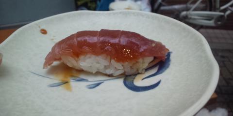 中トロ一貫いただきました!
・・・結局折り詰めを買ってしまった・・・