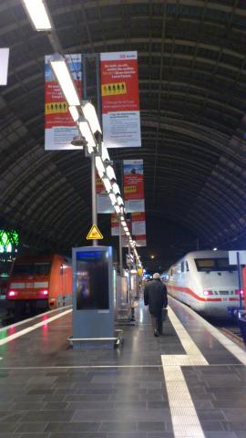 右:ドイツの新幹線ICE ベルリンやミュンヘン、中にはパリ行きもあります
左はローカル汽車