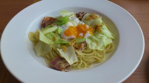 ベーコンと旬キャベツのペペロンチーノ
このあと、パンナコッタとコーヒーで〆
ふう・・・