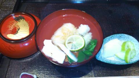 ご飯ものが松茸のお吸い物のときりたんぽ