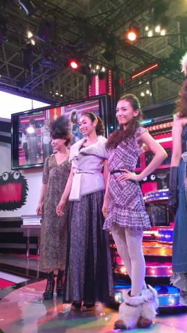 神戸コレクションやら
中央のポニはCan Camの熊澤枝里子
会場中、カメラ小僧がいっぱい!
僕の業界ではモーターショーについでコンパニオンの数が多い展示会です。。。