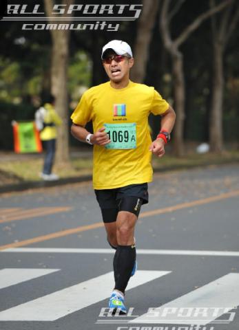 41km過ぎ
陸橋手前で美女軍団から怒声罵声(応援?)を受け息を吹き返す
mizuやんを抜いた後かな?
東京マラソンでの時間計算ミスが頭をよぎり、20分切りのために必死
フラスコももう持っていない