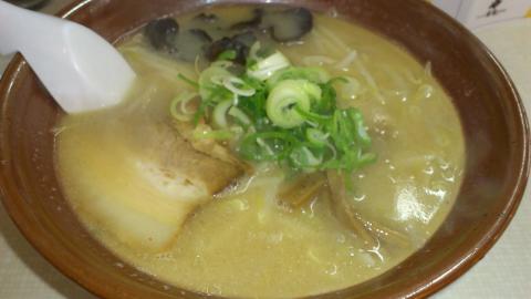 ralfくんと2人で回転寿司の後、ラーメンをハシゴ
ralfくんお勧めの寶龍という店