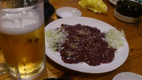 会社同僚とかねてから予約しておいた、レバ刺しさよならパーティ
5人で15皿!