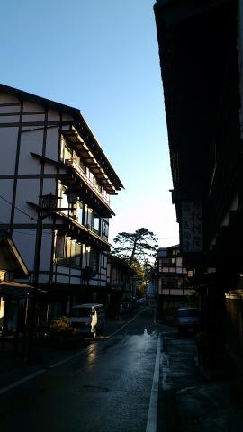 朝の温泉街は風流でした