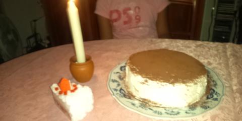 昨日は下の娘の誕生日ようやく10歳だが、すでに親離れしているようでちょっと寂しい・・・自作のショートケーキ型蝋燭はもったいないからと火をともさなかった
